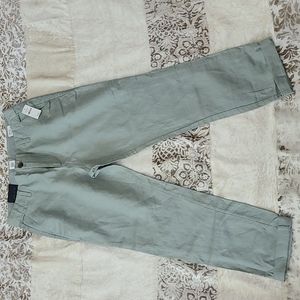 GAP Girlfriend Mid-Rise Chino Pants - Size 8 - Inseam 28" ; Waist 16" across